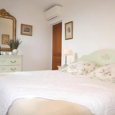 La Bastide Des Pins Alojamento de Acomodação e Pequeno-almoço Vence